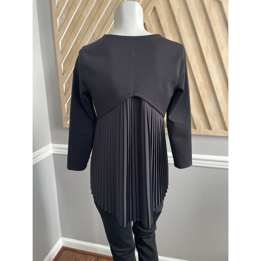 lululemon athletica Black Long Sleeve Pleated Back Top